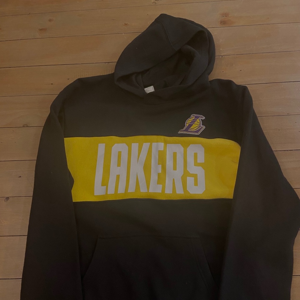 NBA Youth Lakers Hoodie size XL